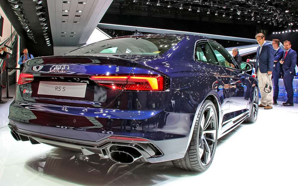 Европейские продажи Audi RS5 Coupe стартуют летом. В Германии за двухдверку попросят минимум 80 900 евро. В России заряженное купе, вероятно, стоит ждать к концу года.