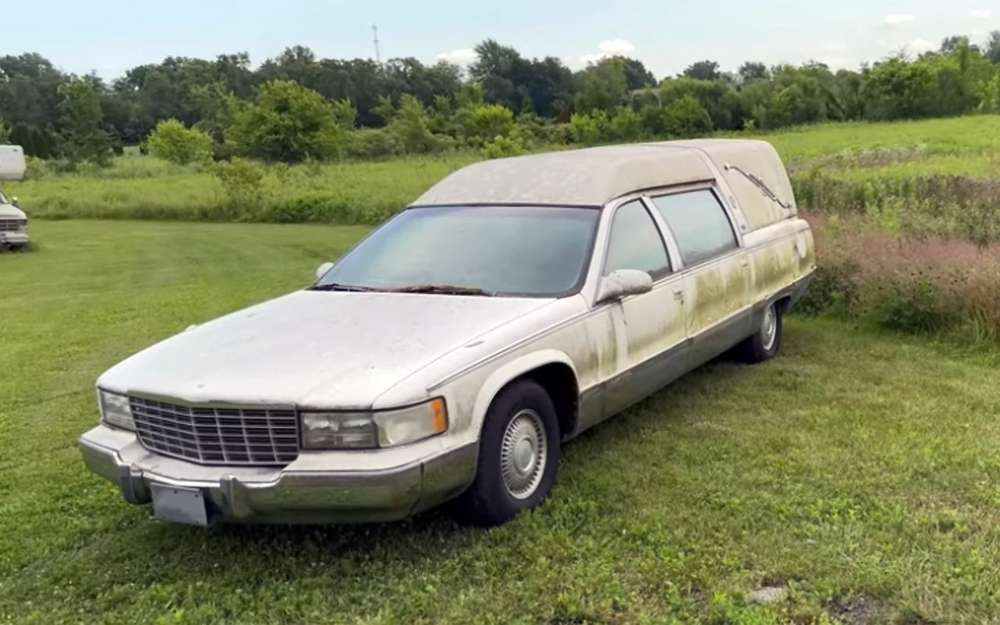 В поле нашли Cadillac и отмыли - залипательное видео