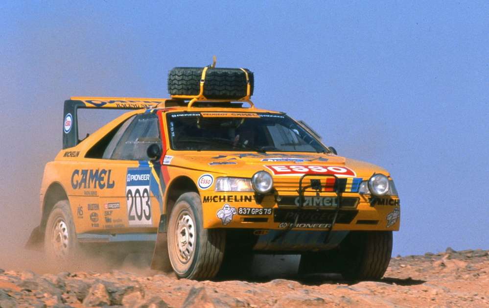 Peugeot четырежды участвовала в «Дакаре» и каждый раз становилась его триумфатором. В 1987-1990 годах победы французской марке принесли Ари Ватанен и Юха Канккунен, выступавшие на автомобилях Peugeot 205 T16 Grand Raid и 405 T16 Grand Raid.