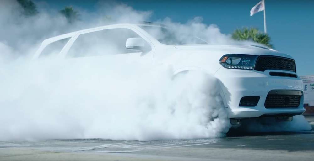 Дым-машина: Dodge Durango SRT отметил свое достижение по-хулигански