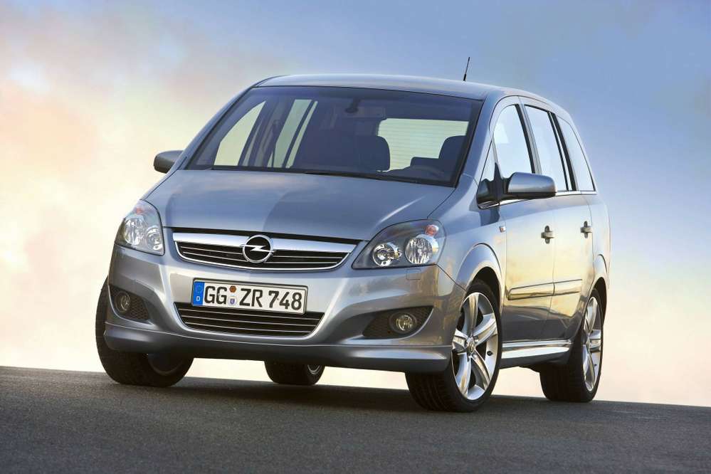 Opel будет продавать в России Zafira сразу двух поколений