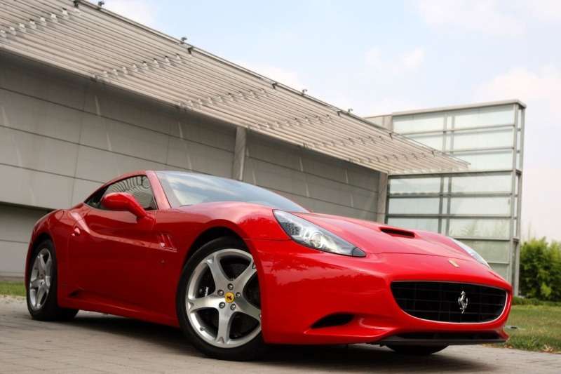 Фото новейшей Ferrari California