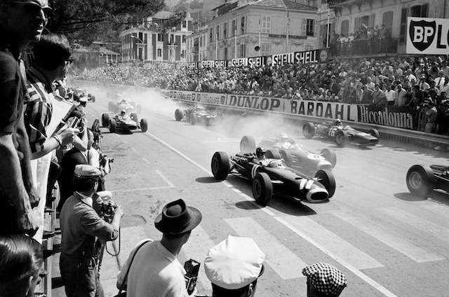 Старт Гран-при Монако 1966 года. Автор фотографии - Джесси Александер.