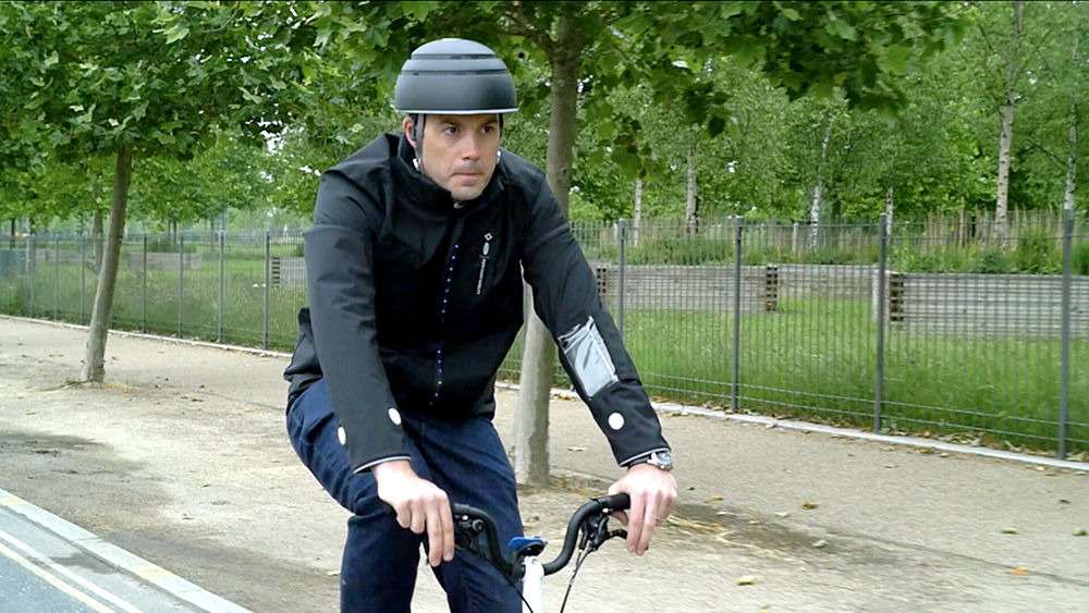 Ford разработал куртку для велосипедистов с поворотниками, стоп-сигналами и вибратором