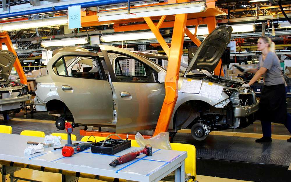На 72% снизилось производство автомобилей в России