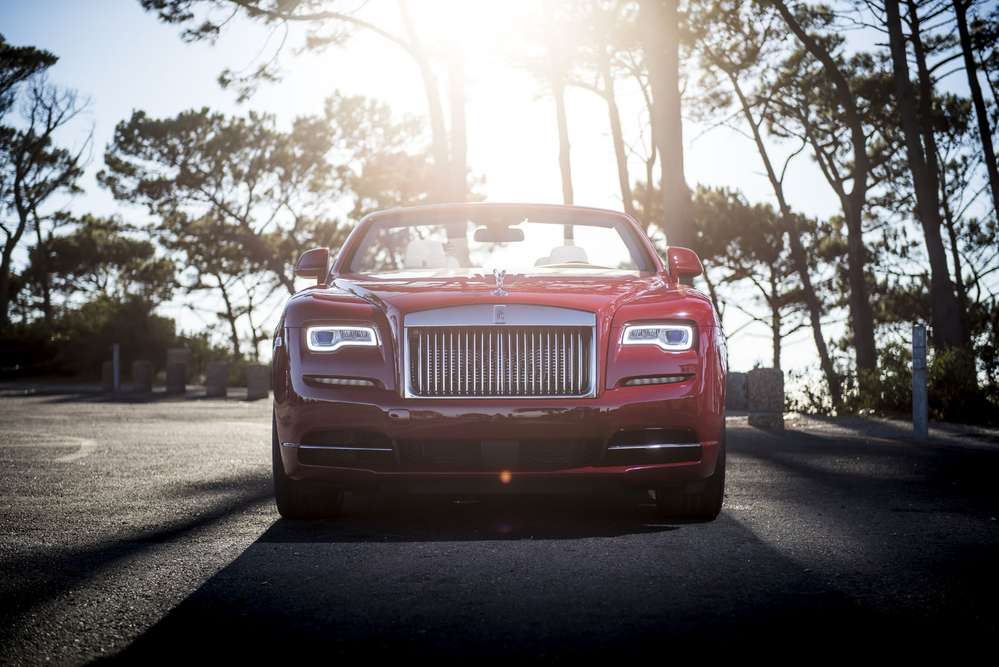 На дороги России выезжает Rolls-Royce Dawn