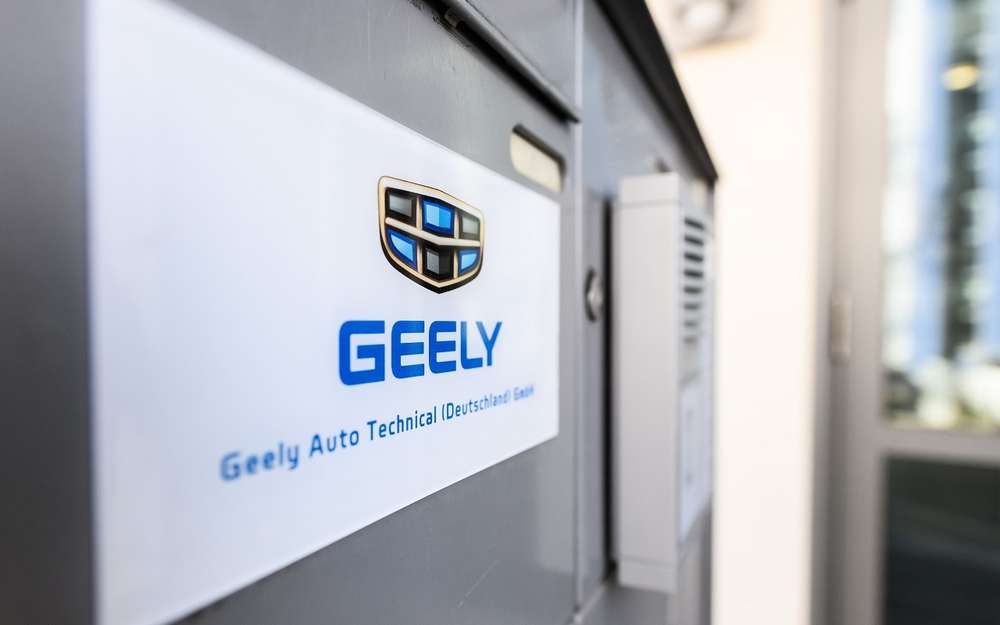 Компания Geely заявила, что остается в России