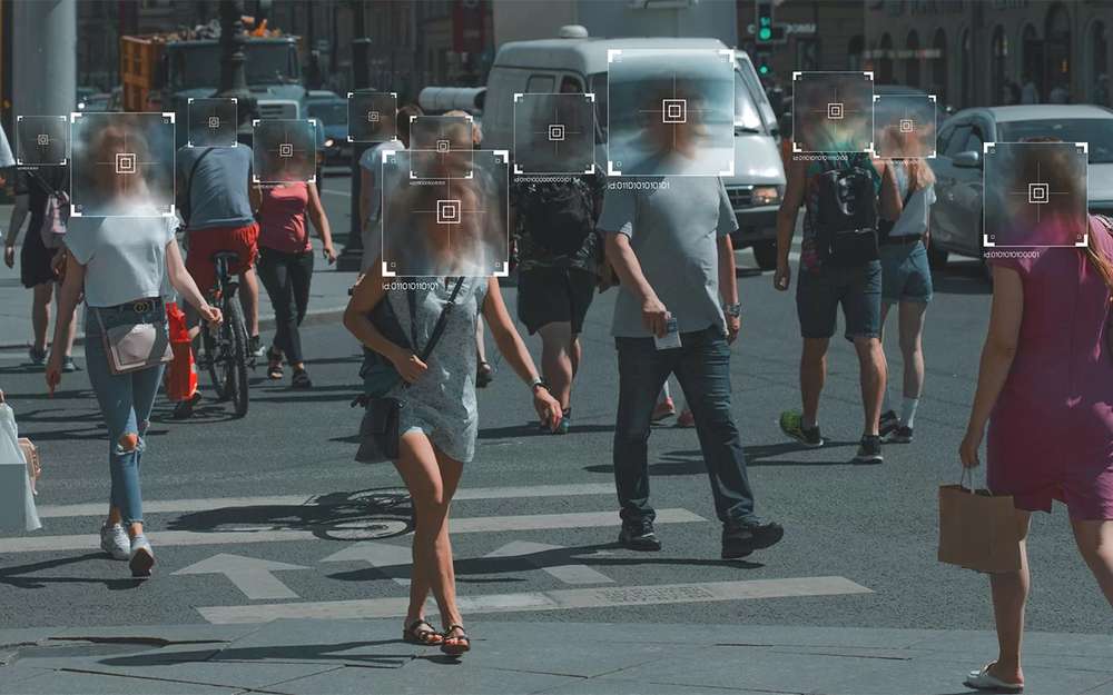 Камеры ГИБДД научат распознавать лица и штрафовать пешеходов