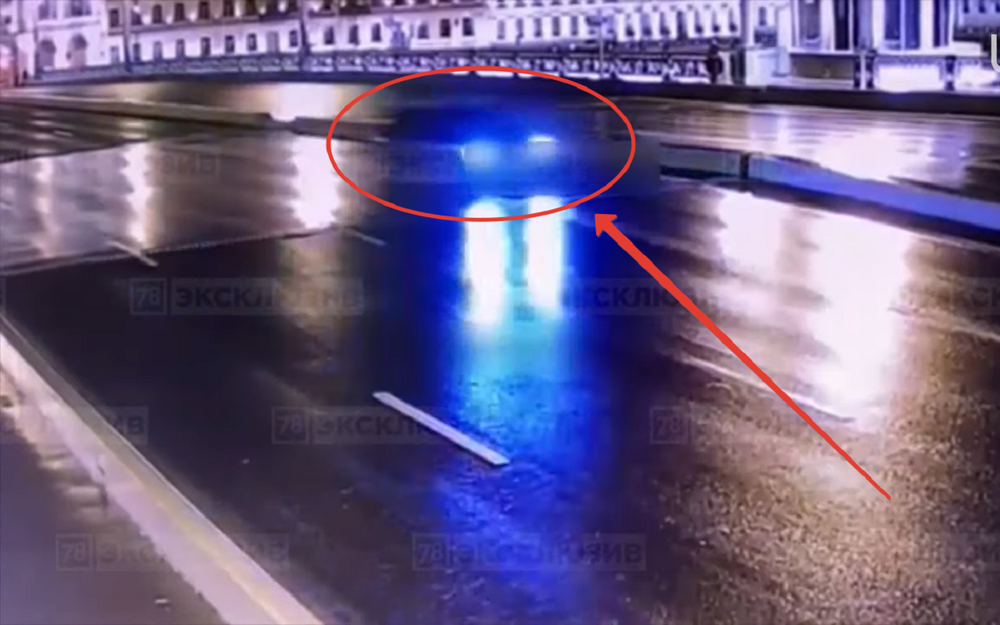 Депутат Госдумы пролетел на машине через разводящийся мост