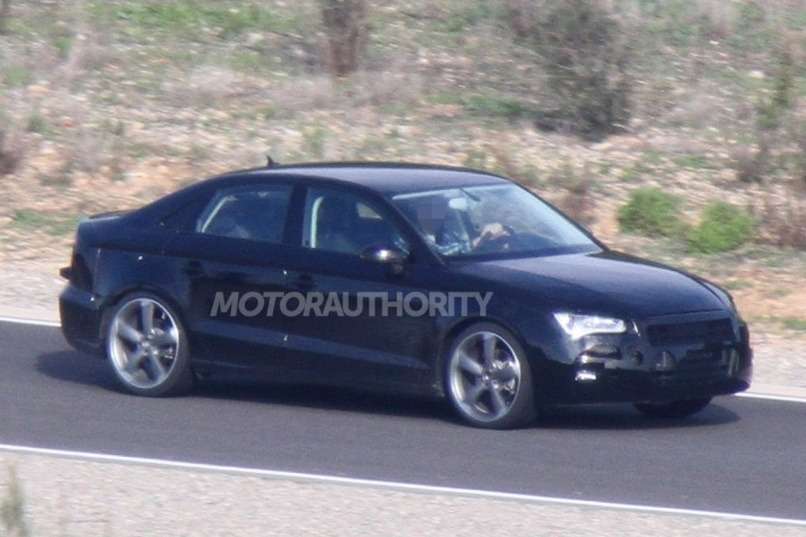 Седан Audi A3 выехал на финальные тесты