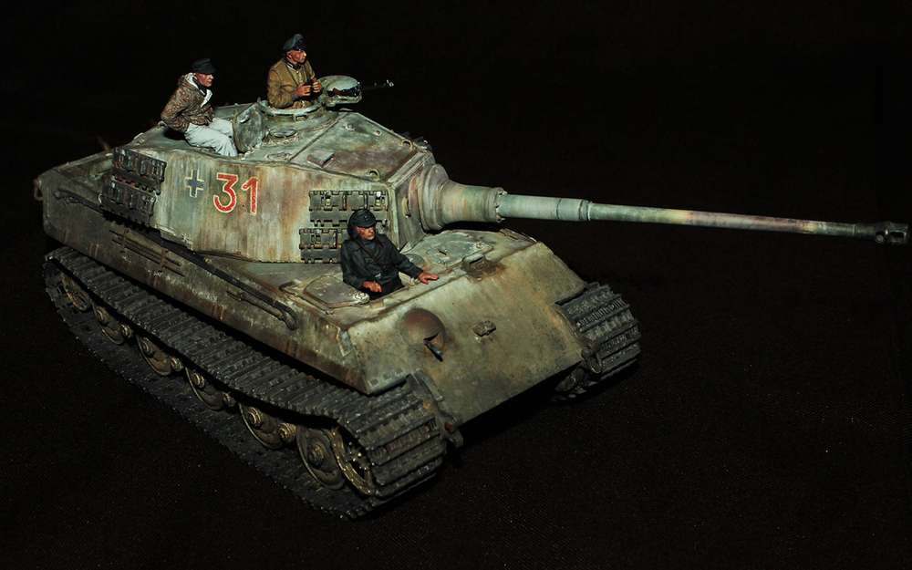 Собранная по всем канонам модель танка в итоге выглядит очень реалистично.