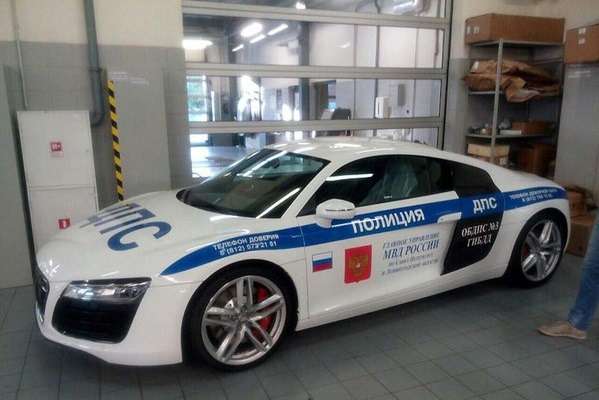 Питерская полиция поставила под ружье Audi R8