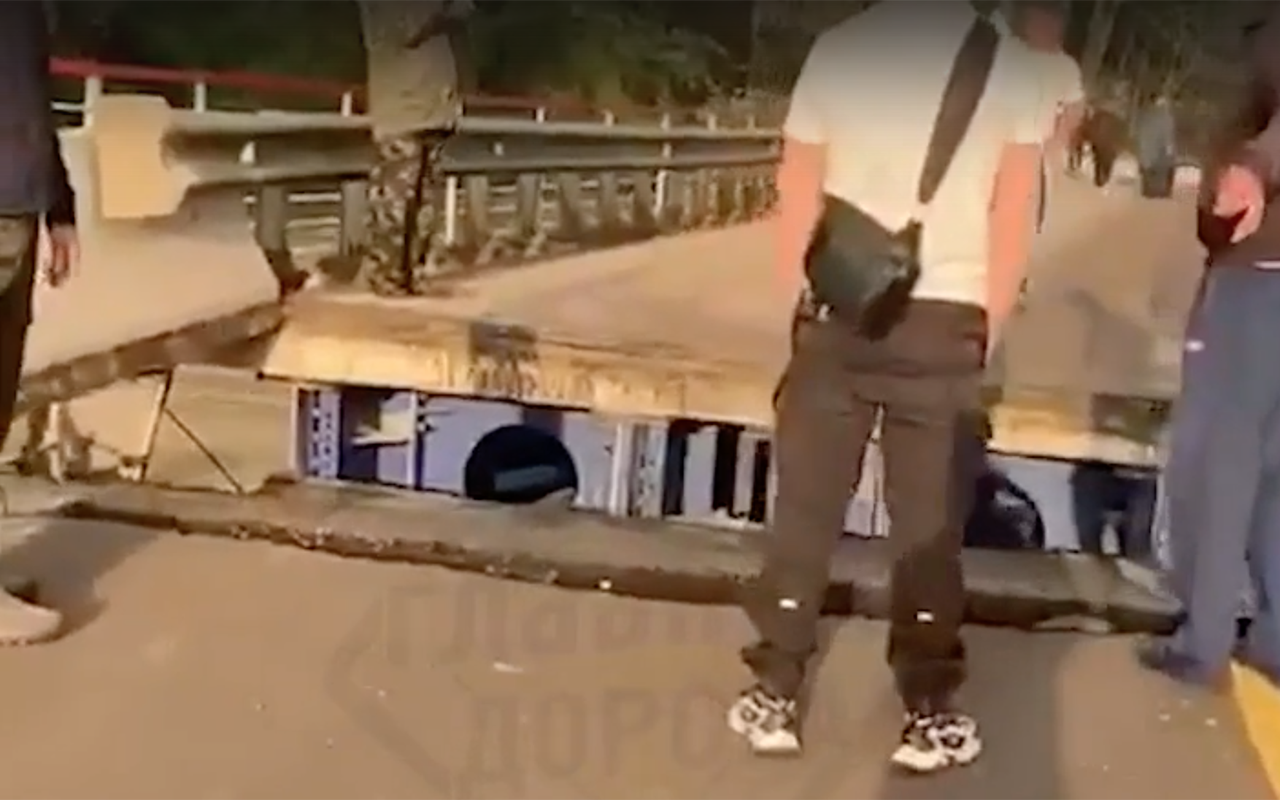 Не успели достроить: в Адыгее паводок разрушил новый мост (видео)