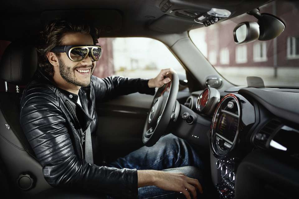 BMW представляет очки дополненной реальности для Mini (ВИДЕО)