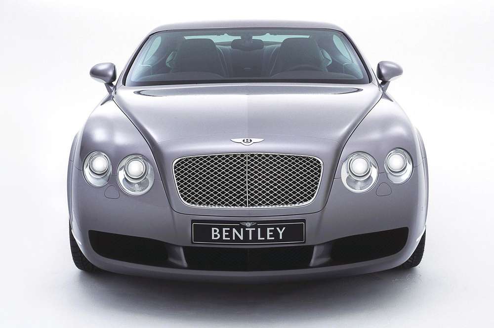 Простой российский рабочий купил Bentley. Машину тут же угнали