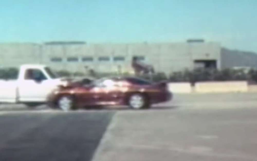 Старое видео краш-тестов - пикап против спорткара