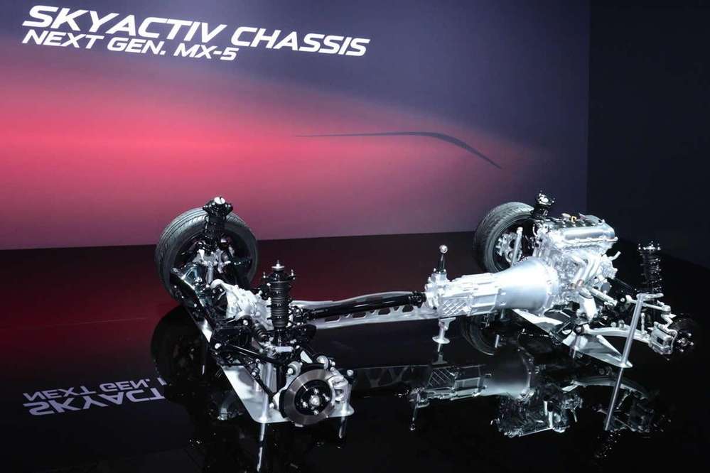 Новая Mazda MX-5 дебютирует сразу в трех странах