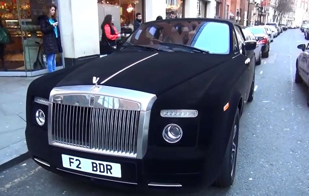 По Лондону колесит плюшевый Rolls-Royce (ВИДЕО)