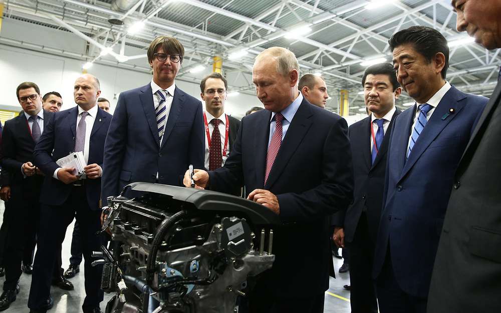 Во Владивостоке запустили завод по производству двигателей Mazda. Были Путин и Синдзо Абэ