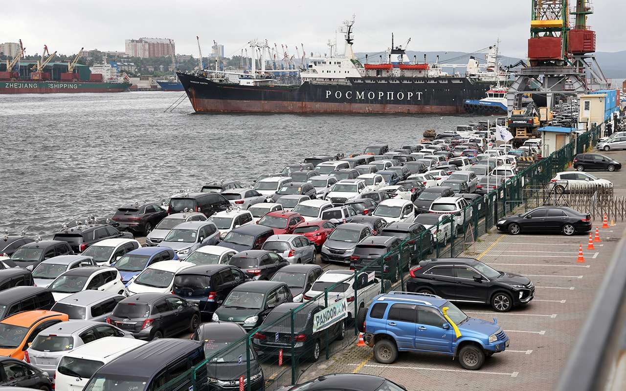Через Владивосток: резко вырос ввоз автомобилей с пробегом