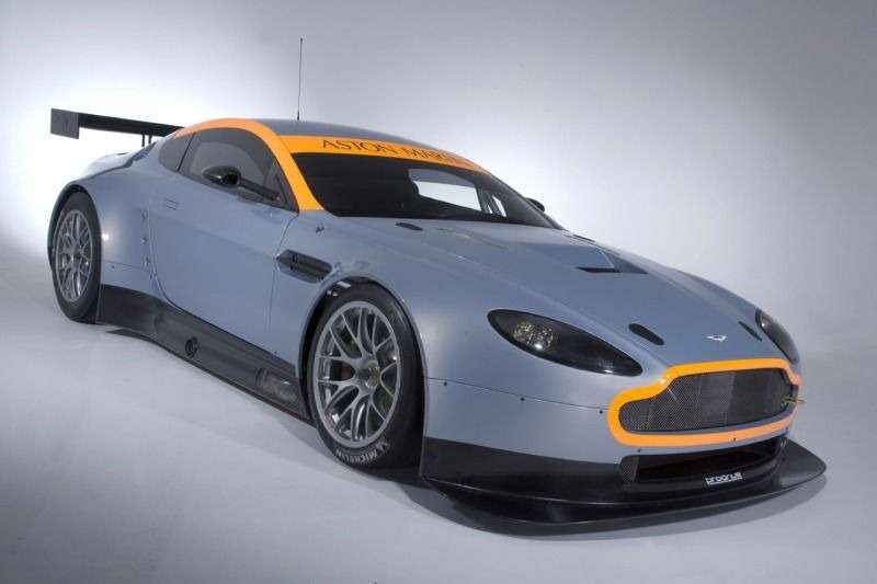 Aston Martin Vantage GT2 готовится к старту