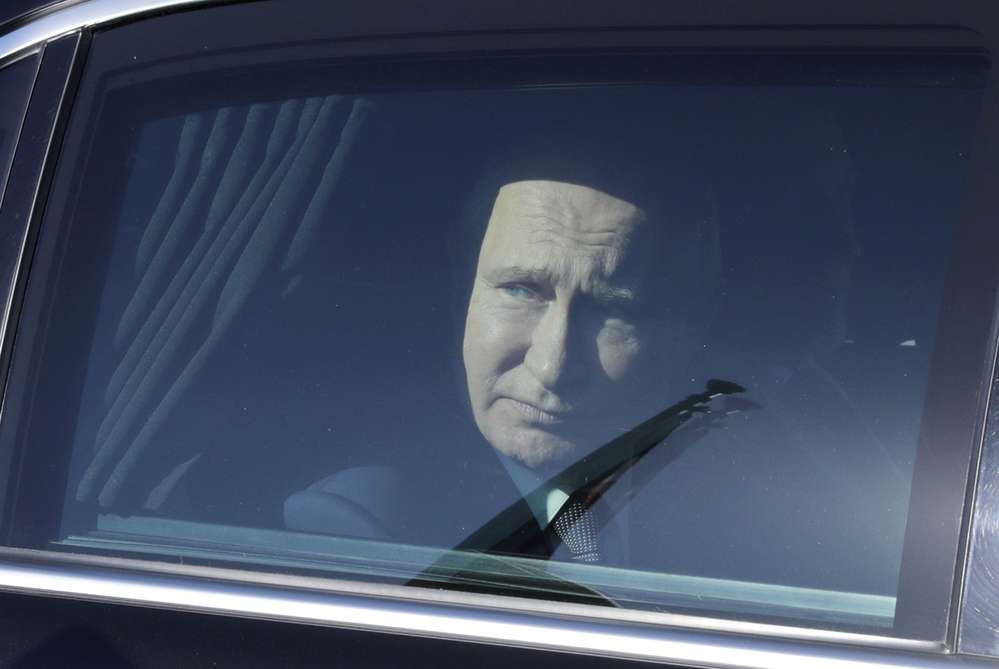 Путин пересел на Mercedes-Benz - что не так с Аурусом?