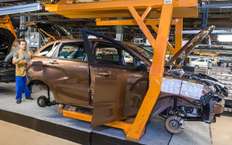 Производство автомобилей Lada XRAY на заводе в Тольятти; на этой же линии собирают Largus, а также Renault Logan и Sandero