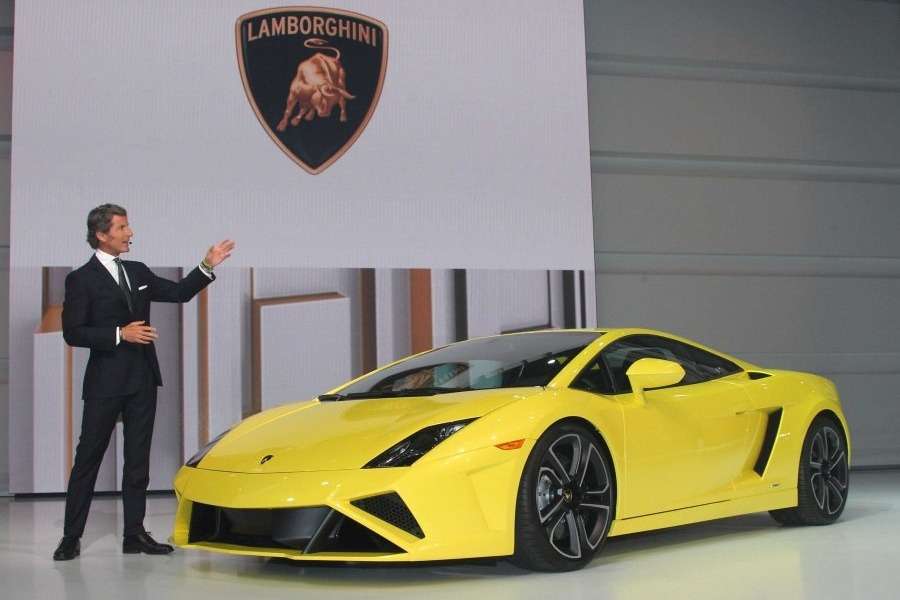 До 2015 года в Lamborghini надеются снизить выбросы CO2 в атмосферу на целых 35%. Правда, неясно, за счет чего - благодаря совершенствованию только автомобилей или также «озеленению» выпускающего их предприятия