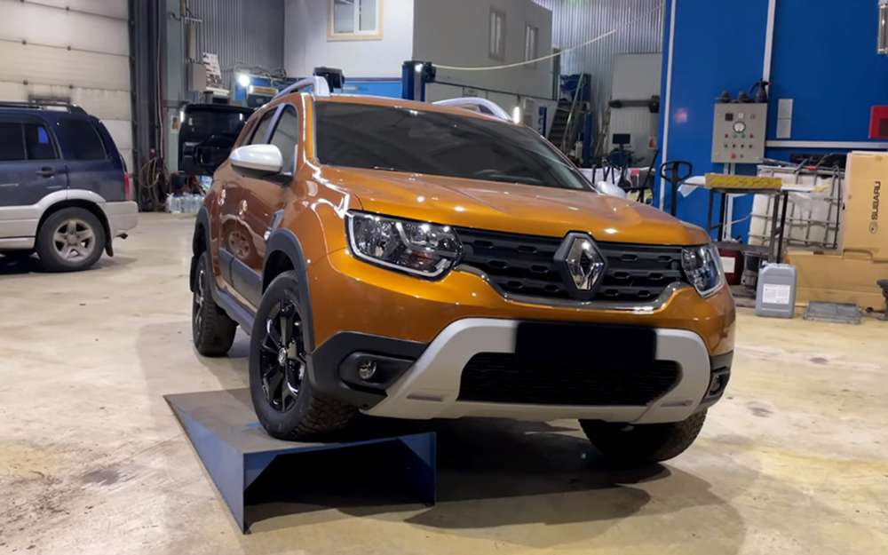 Блогер разобрал новый Renault Duster и показал, что внутри