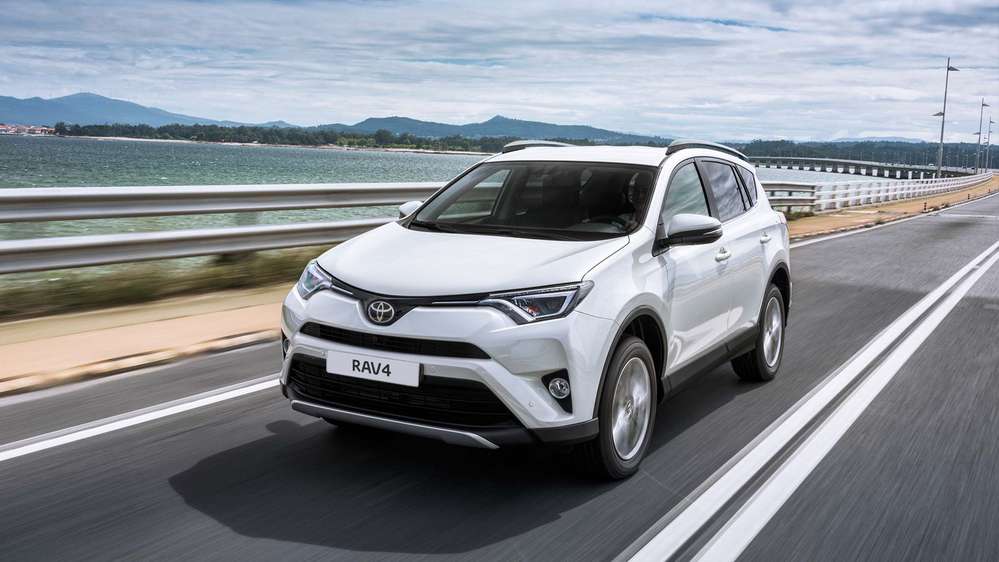 Toyota объявила цены на обновленный RAV4