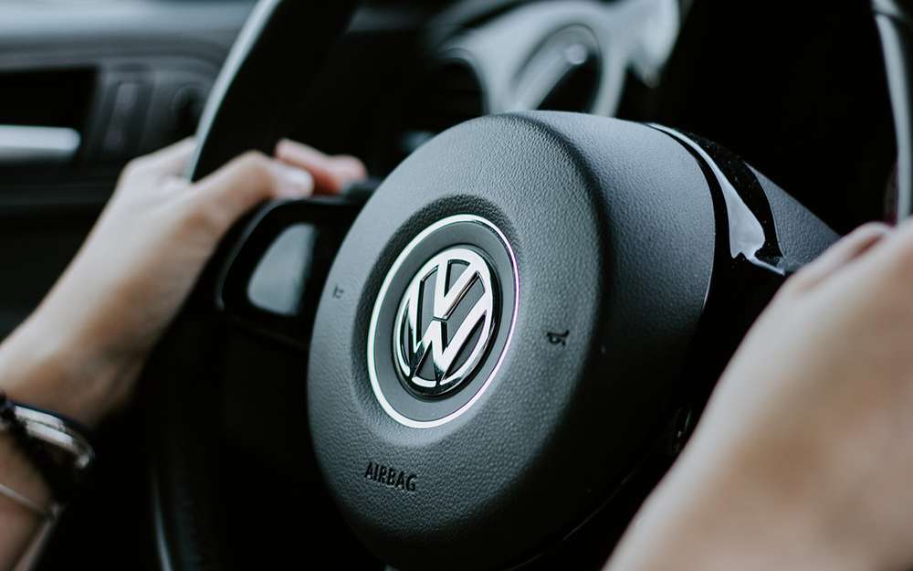 Менеджерам Volkswagen запретили ездить на электрокарах