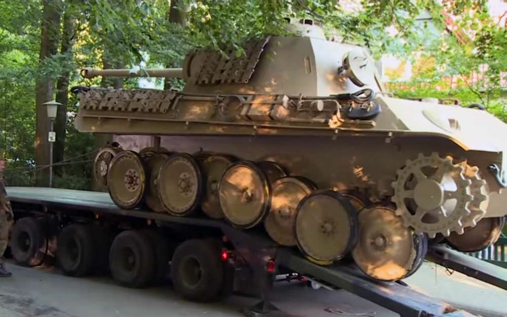 84-летнего пенсионера оштрафовали за хранение танка