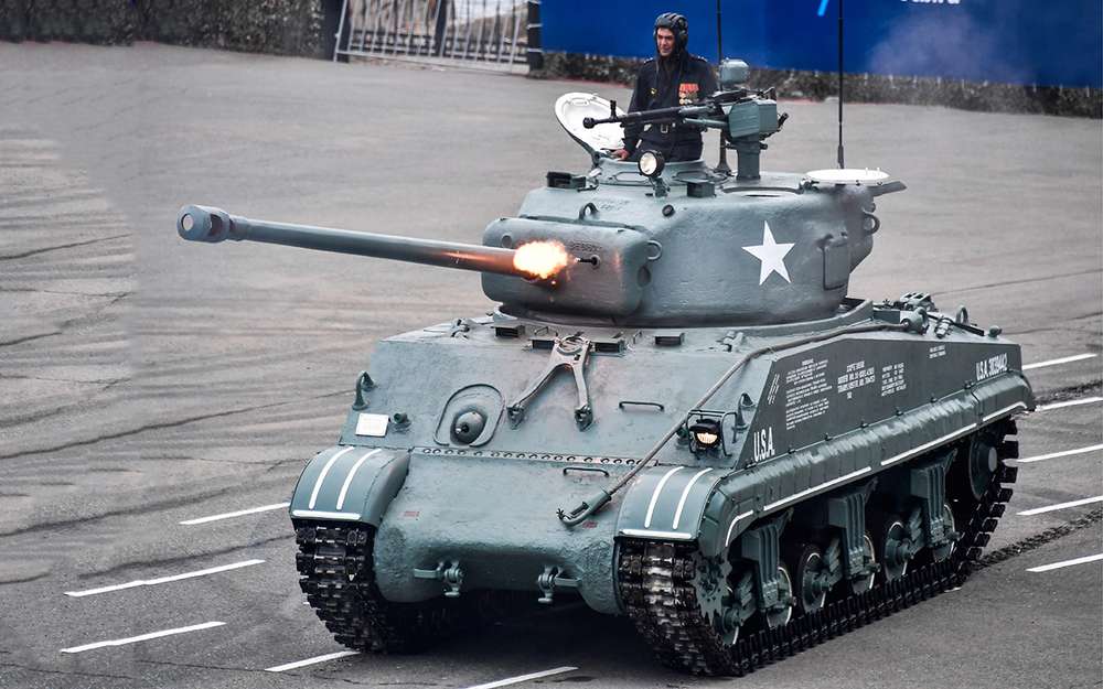 Какая комфортная иномарка: тест-драйв американского танка «Шерман»