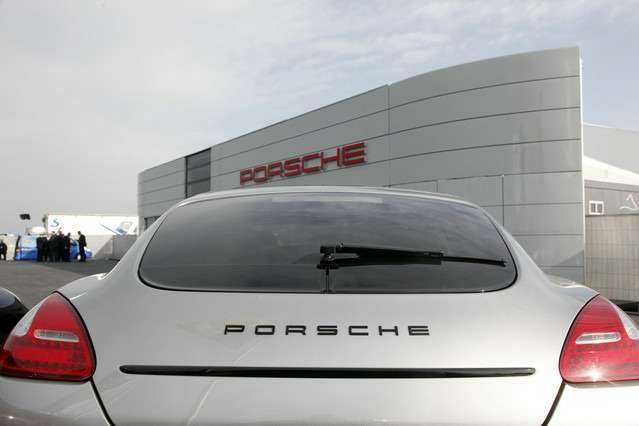 Porsche набирает сотрудников в связи с ростом продаж