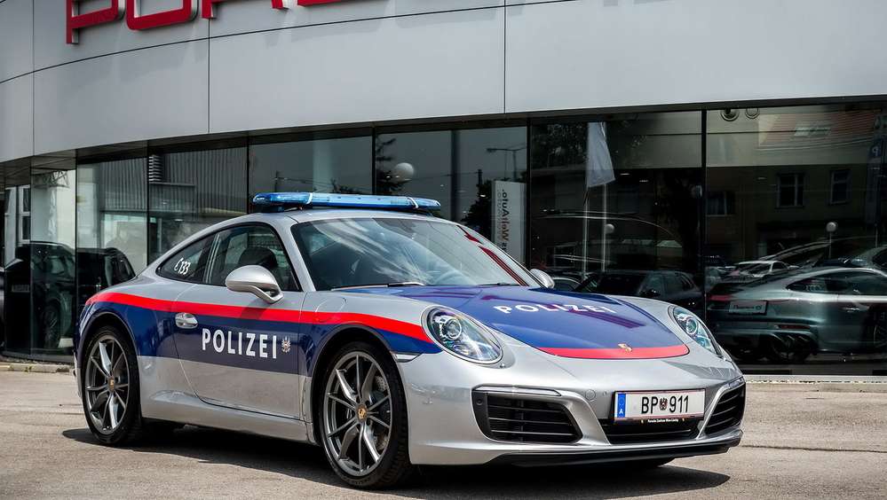 Porsche 911 отправляется защищать закон (австрийский)