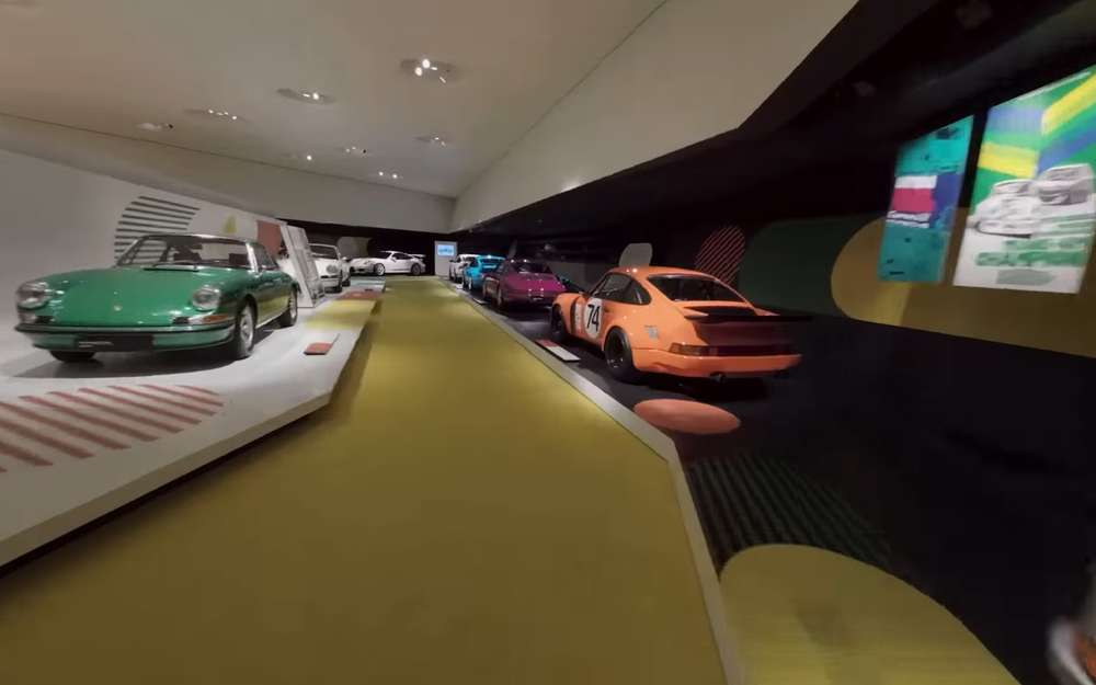 Музей Porsche глазами дрона - он едва не цепляет бесценные экспонаты