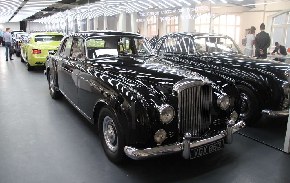 Bentley привезла в Москву «экстраординарную» выставку
