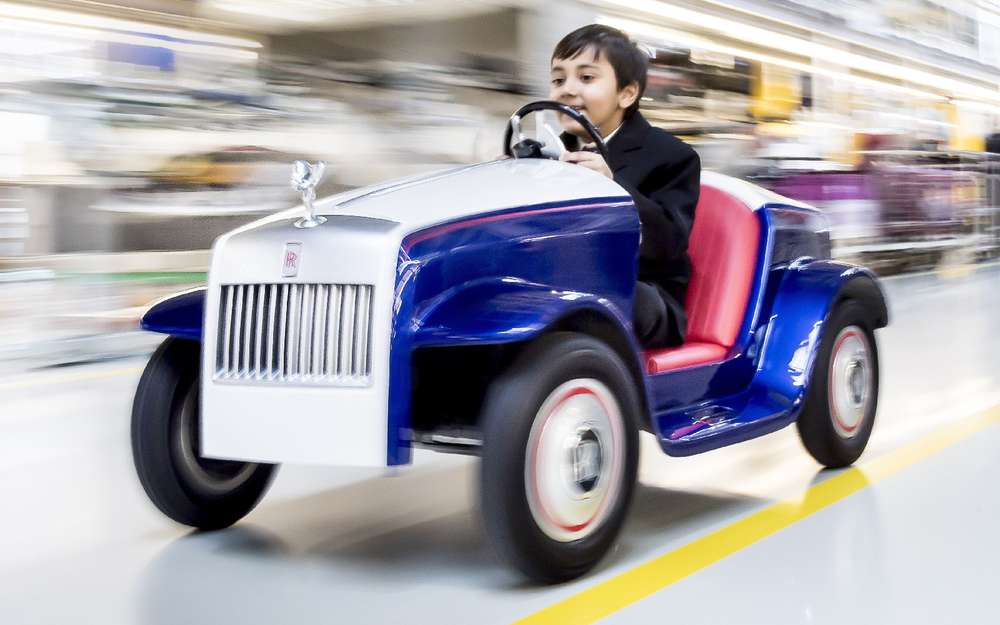 Все лучшее - детям: фирма Rolls-Royce выпустила самую маленькую модель