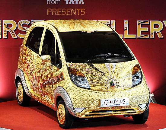 Tata решила сделать «золотым» самый дешевый автомобиль в мире