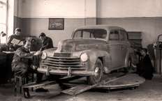 Макет одного из рестайлинговых автомобилей 1948 года, созданного художником Ефимом Мастбаумом.
