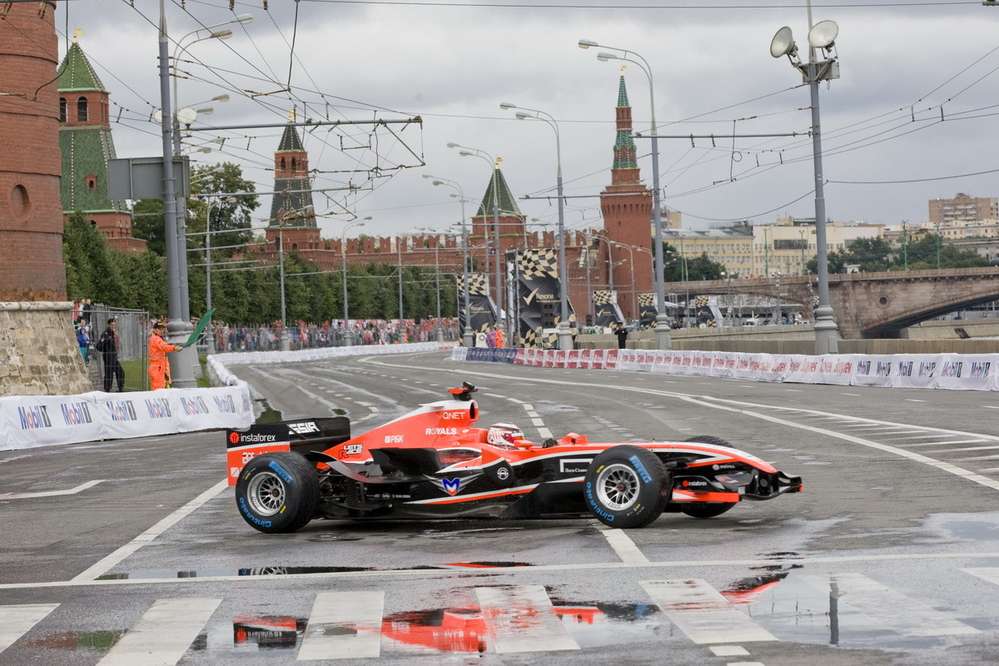 Moscow City Racing-2013: шоу под дождем