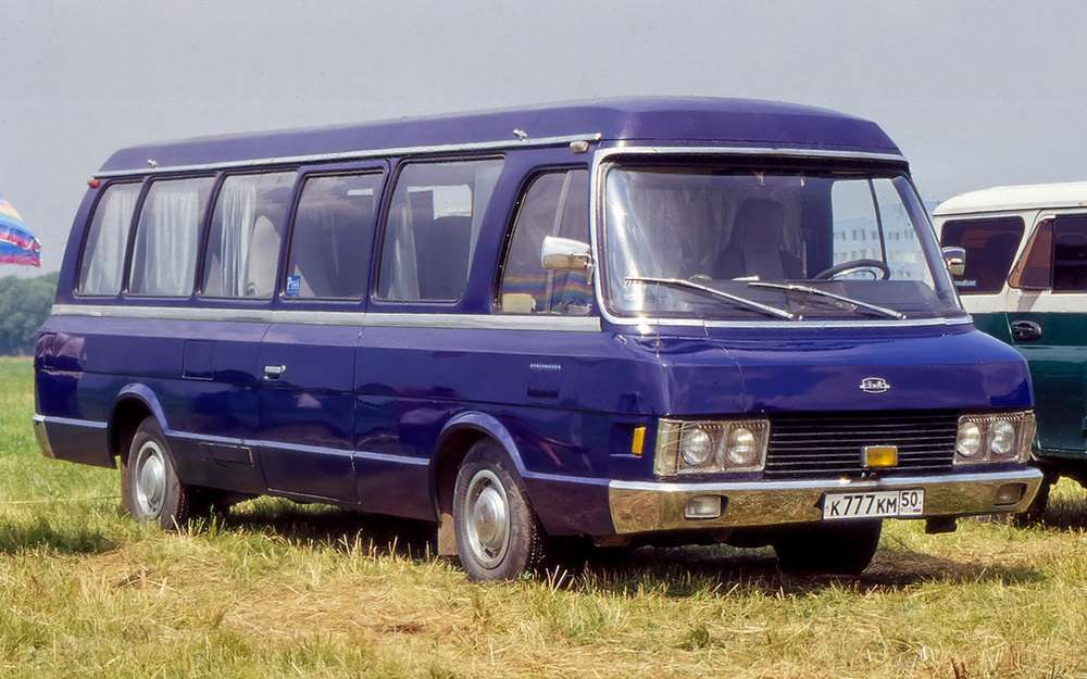 Автобус последнего поколения с высокой крышей ЗИЛ‑32071.