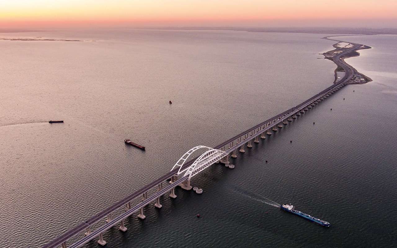 Движение по ж/д части Крымского моста запустят досрочно