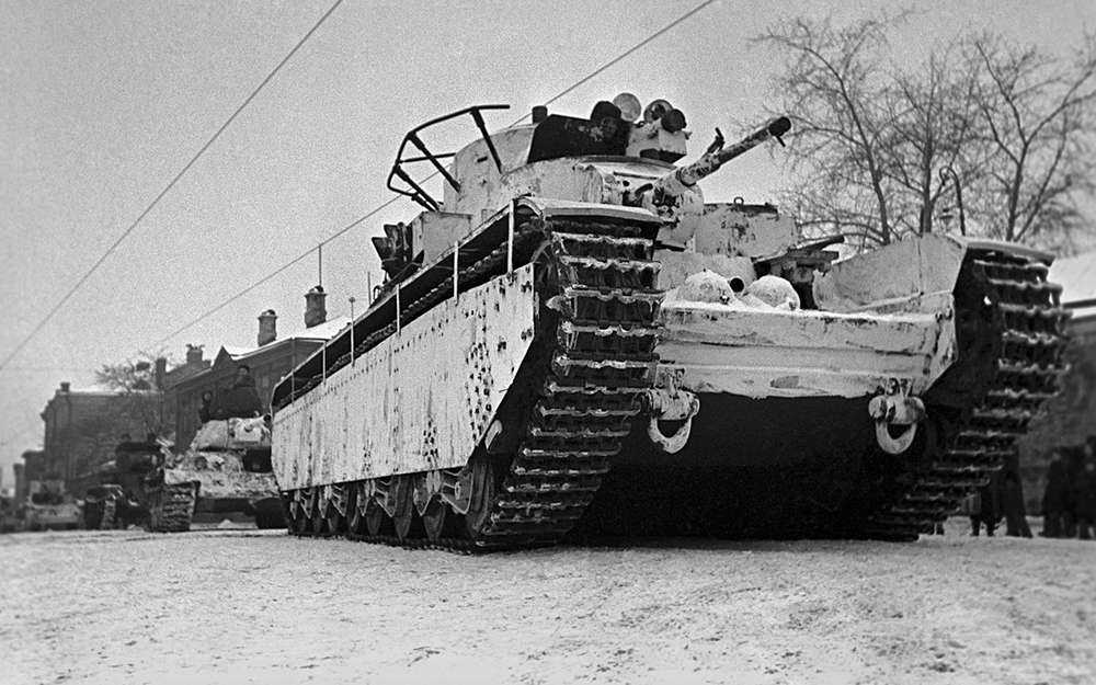 У танка Т‑35 было пять башен. Экипаж - от 9 до 11 человек в зависимости от конструкции конкретной серии.