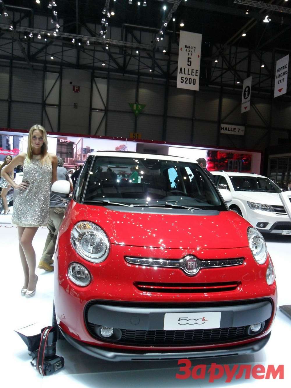 Fiat показал полувнедорожную версию 500L