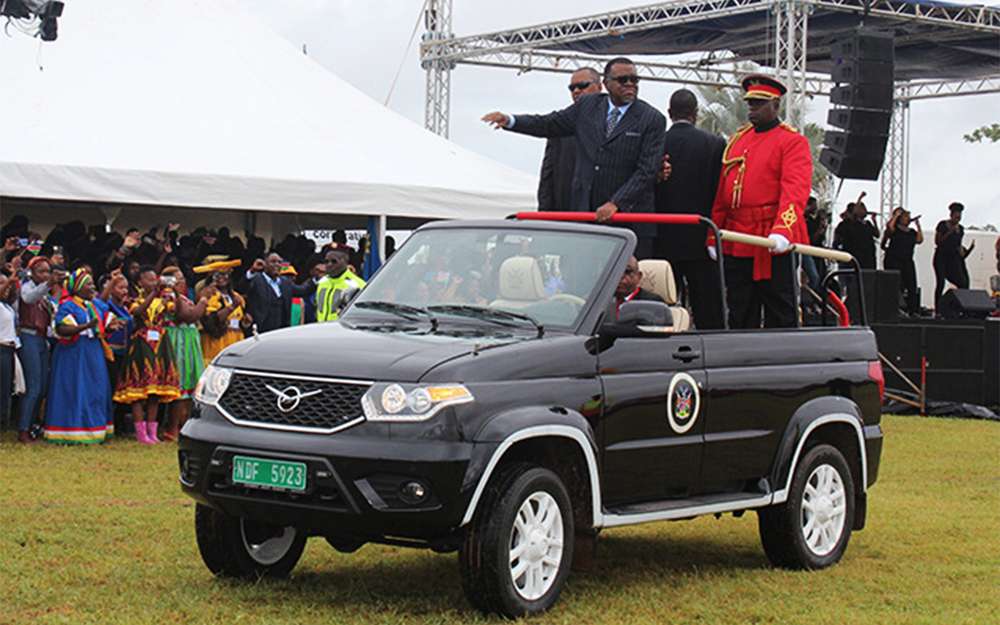 Президент Намибии похвастался своим кабриолетом УАЗ Патриот