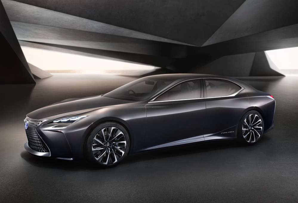 Новый Lexus LS одолеет конкурентов смелостью и водородом (ФОТО)