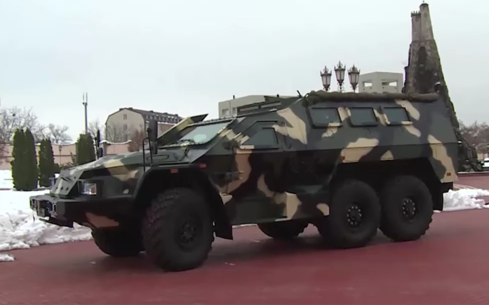 Кадыров протестировал первый бронеавтомобиль, произведенный в Чечне