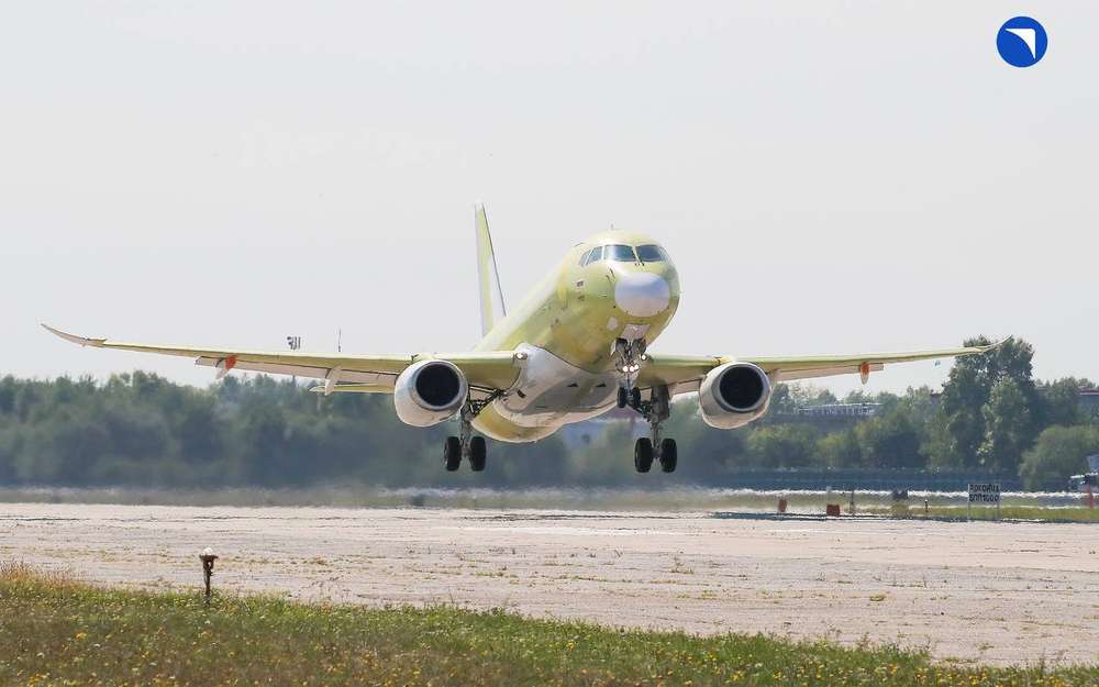 Обновленный самолет SJ-100 совершил первый полет