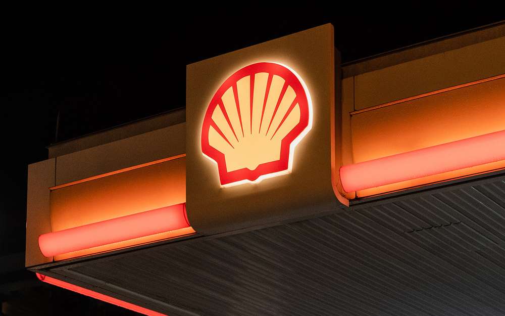 Shell продает сеть автозаправок в России